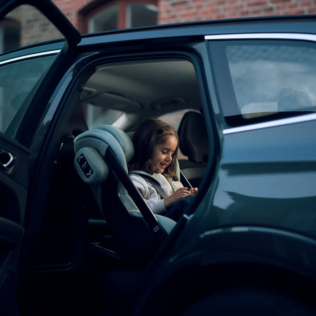 axkid one 3 auto sedište unazad
